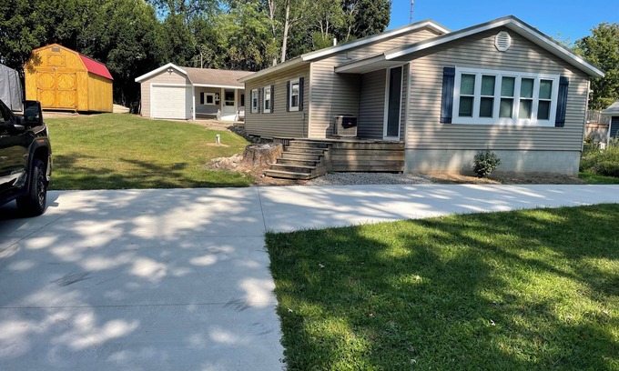 Clear Lake Hütte | Spacious Cottage For Larger Groups