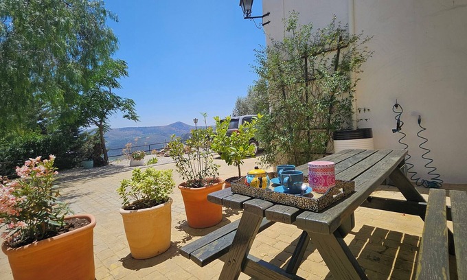 Rute Wohnung | Geräumiges, gemütliches und familienfreundliches Apartment über dem Iznajar See