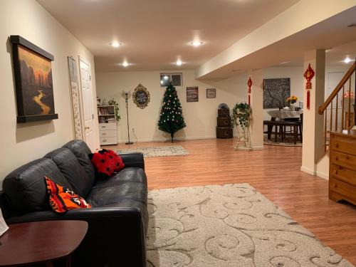 Boyds Haus | Spacious cozy suite