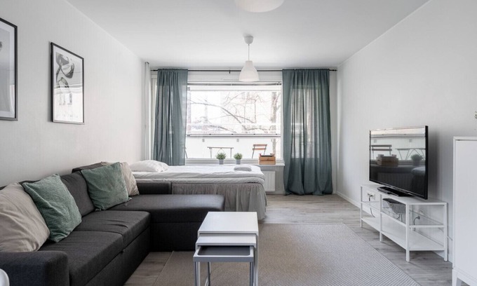 Tampere Wohnung | Spacious Downtown Apt with Balcony that Hosts 10