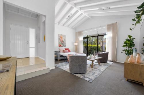 West Leederville Haus | Spacious Family Getaway in West Leederville