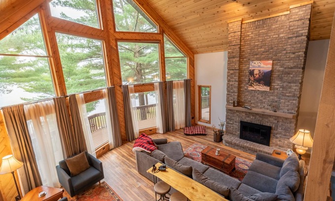 Minong Haus | Spacious Family Getaway with Pontoon