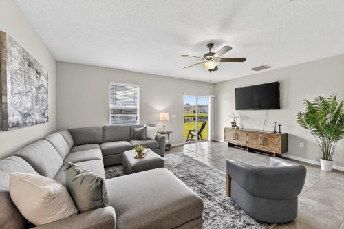 Ruskin Haus | Spacious Getaway Near Apollo Beach home