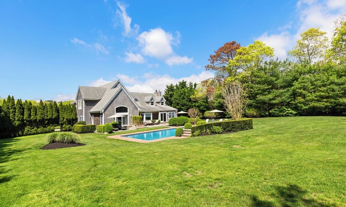 Quogue Haus | Spacious, Heated Pool, 2 Master Bedrooms close to Beaches, Shopping & Dining