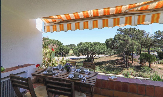 Quinta do Lago Wohnung | Geräumige Ferienwohnung Dansk mit Pool, WLAN, Klimaanlage und Balkon; Parkplatz vorhanden