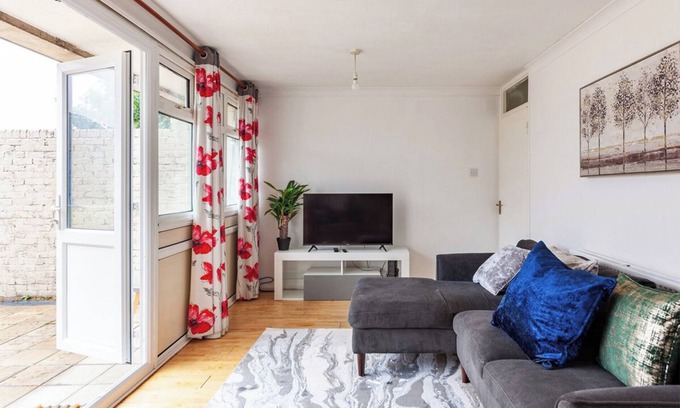 Waltham Cross Wohnung | Spacious Home by Lee Valley Rafting Waltham Cross