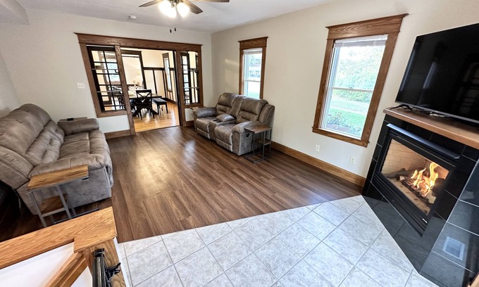 Shorewood Haus | Spacious Home near Lake Minnetonka & Downtown Excelsior