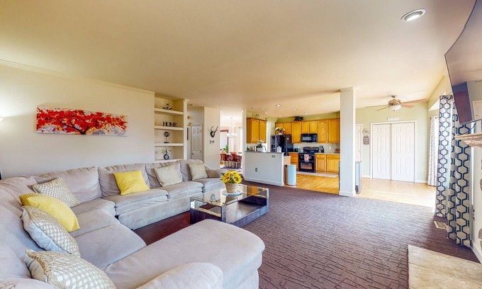 Sykesville Haus | Spacious home w/ enclosed yard & playground