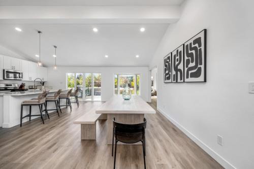 Linda Vista Haus | Spacious Home with 7 Beds minutes from Mission Bay