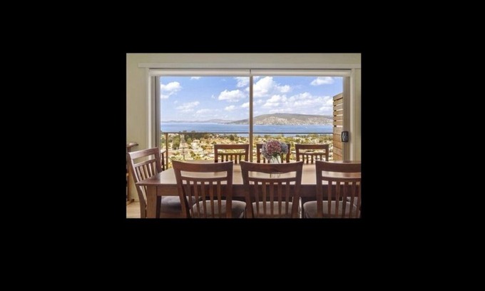 Bellerive Haus | Spacious Home With Spectacular Water Views