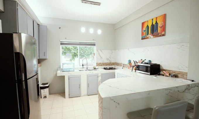 Corozal Wohnung | Spacious hotel suites with 8 bedrooms and WiFi, AC in charming Corozal