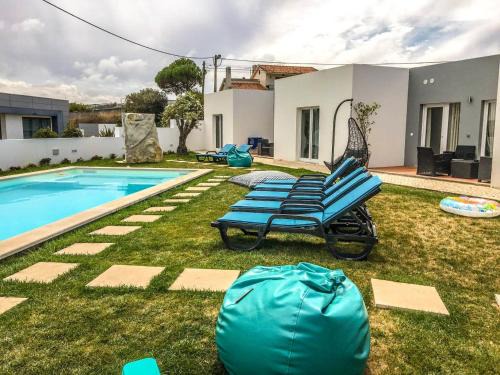 Atalaia Haus | Spacious House in Atalaia with Shared Pool
