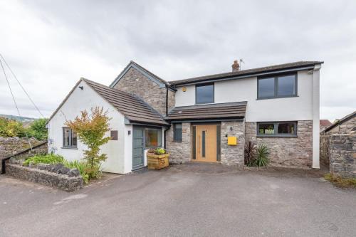 Cheddar Haus | Spacious House in the Heart of Cheddar