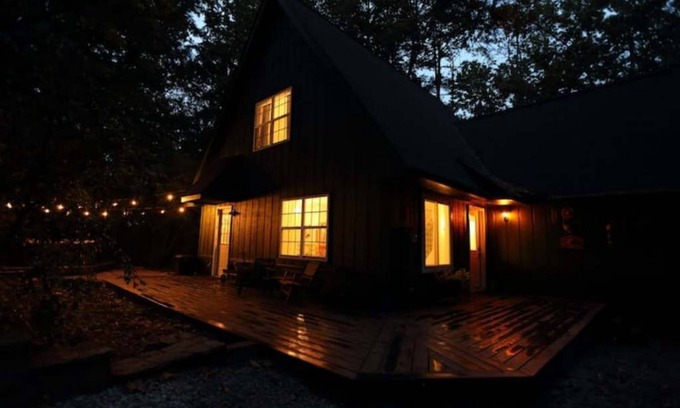 Benton Haus | Spacious house on the Ocoee River!