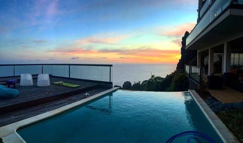 Canico Haus | Spacious house with sea view in Caniço + private pool