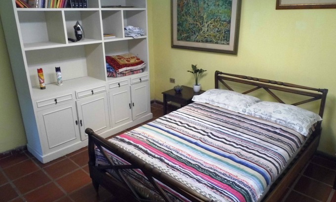Asuncion Hütte | Geräumiges Zimmer mit Bad Bo. Herrera, Asuncion