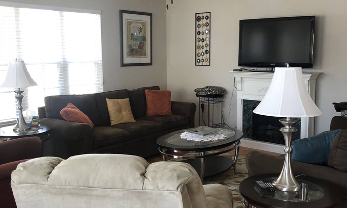 Red Hill Haus | Spacious lake view house in Conway, Myrtle Beach area