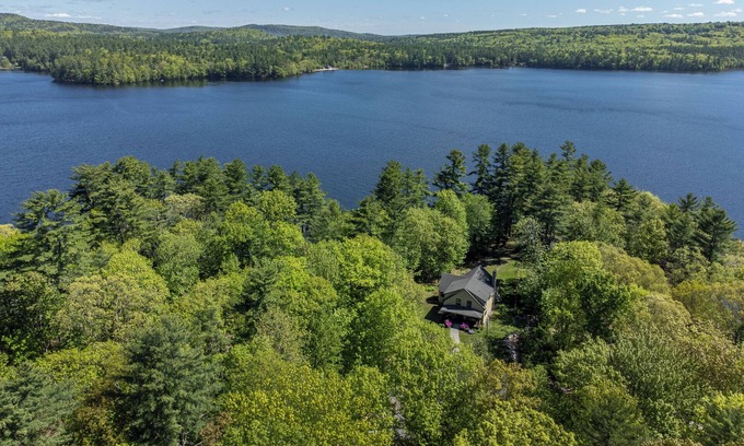 Raymond Haus | Spacious Lakehouse +Private Dock+Firepit+Kayaks