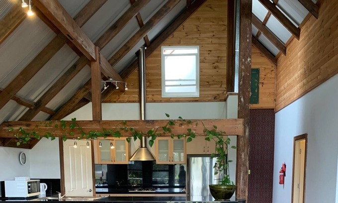 Guildford Wohnung | Spacious Lofty Apartment, Stunning Views Overlooking Garden opposite Rose &Crown