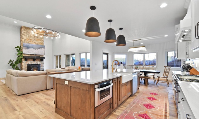 Lake Creek Estates Haus | Spacious Luxury Heber House