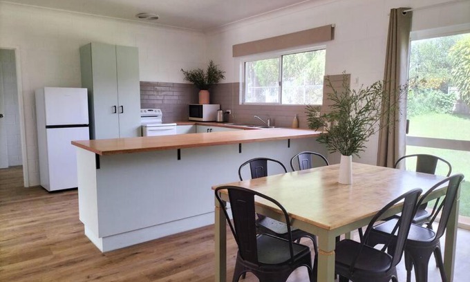 Atherton Haus | Spacious, Modern & Central