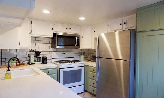 Los Feliz Wohnung | Spacious, Modern Comfort at Griffith Park