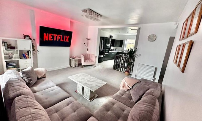 Rochdale Wohnung | Spacious Modern Duplex Apartment