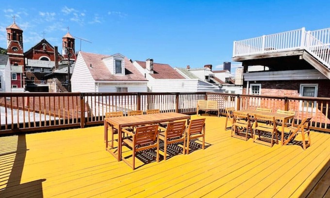 South Side Flats Haus | Spacious Modern Home Rooftop Deck
