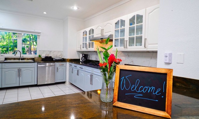 North Sound Estates Haus | Spacious Open Concept Large family house with 3 bedrooms. Amazing space.