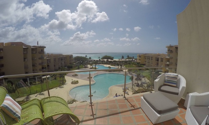 Oranjestad-West Eigentumswohnung | Spacious Penthouse in Paradise, Huge Villa ~ Eagle Beach, rooftop hot tub!