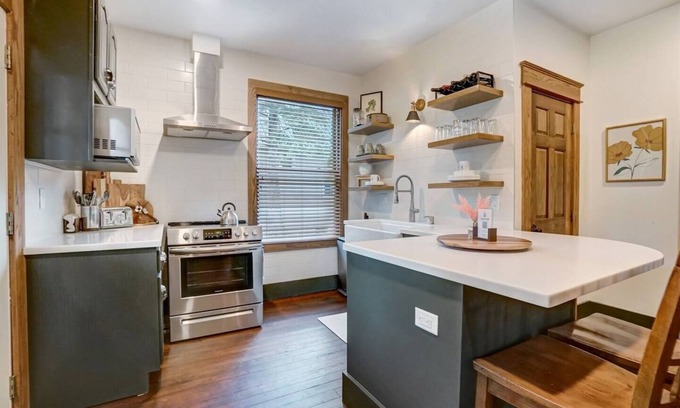 New Haven Haus | Spacious Pet & Family-Friendly Home for 9+ Guests