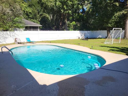 Putnam Hall Haus | SPACIOUS POOL HOME in North FL