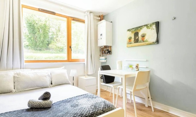 Stepaside Wohnung | Spacious room with a relaxing view