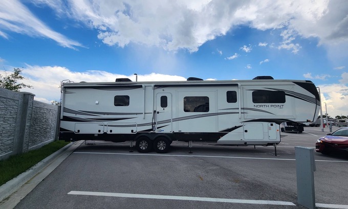 Okeechobee Haus | Spacious RV for Short/Long Term Rent