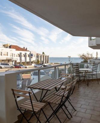 Cottesloe Wohnung | Spacious, seaside pied-à-terre with stunning views, opposite Cott beach & cafes