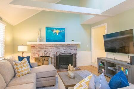 Marstons Mills Haus | Spacious Stone Fire Pit Game Room A C