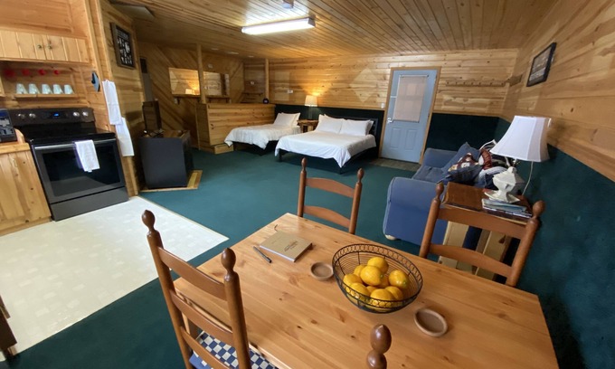 McMillan Haus | Spacious Studio apartment. Private parking w/garage.