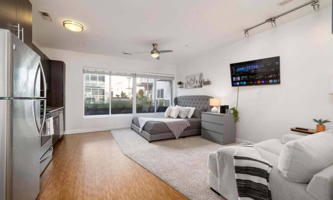 Grandview Heights Wohnung | Spacious Studio with great amenities