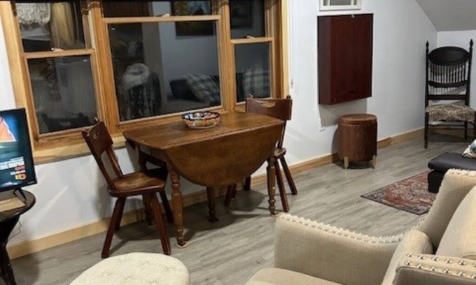 Northwood Wohnung | Spacious Studio With Gorgeous Lake Views