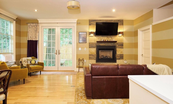 Trumansburg Wohnung | Spacious Suite in Historic Mansion