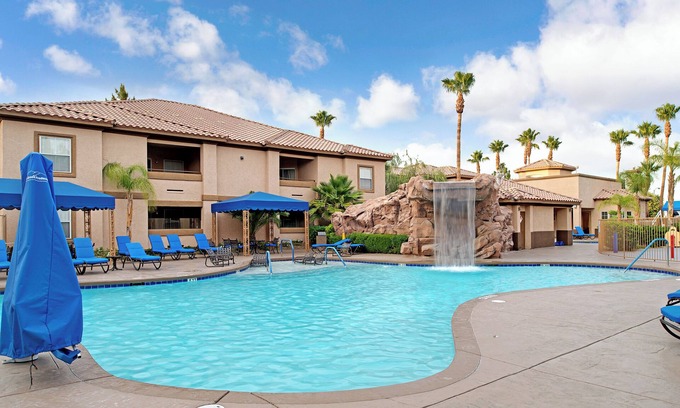 Las Vegas Hotel | Spacious Suite with Patio | Outdoor Pool Access Near Fountains of Bellagio