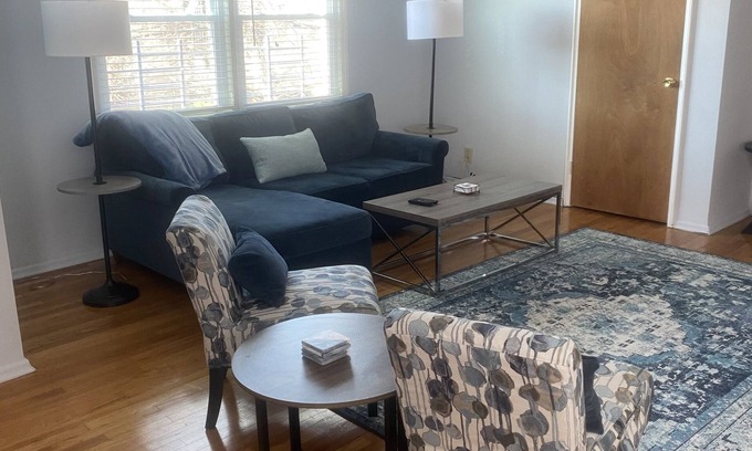 East Flushing Wohnung | Spacious sunny two bedroom apartment in Flushing. Perfect for roommates, family.