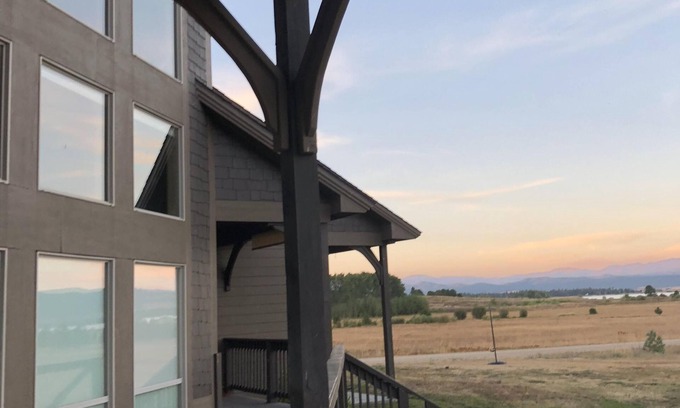 Tamarack Haus | 3700 sf Tamarack Hütte, Schlafmöglichkeiten für 12, 1 Meile von Tamarack mit Lakeview