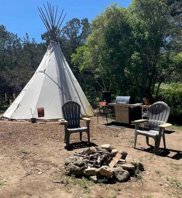 Marble Falls Sonstige | Spacious Tipi with Outdoor BBQ and Fire Pit in Texas