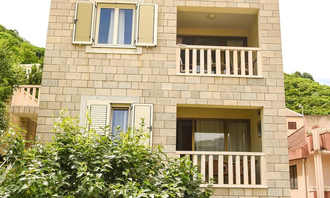 Bijeli do Wohnung | Geräumige Wohnung mit zwei Schlafzimmern in einer ruhigen Gegend in der Nähe des Stadtzentrums
