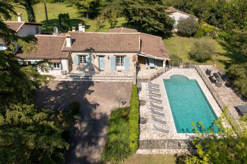 Tourrettes-sur-Loup Villa | Spacious villa in Tourrettes-sur-Loup with Private Lake access Sleep 16