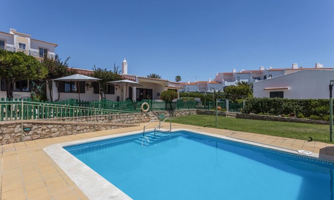 Areias de Sao Joao Villa | Geräumige Villa "Morena" mit WLAN, Garten, Terrasse, Balkon & Pool