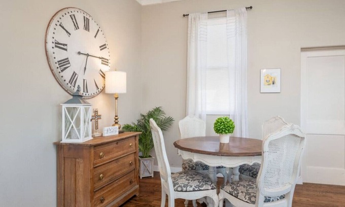 Franklin to the Fort Hütte | Spacious Vintage Home on the Bitterroot Bike Trail