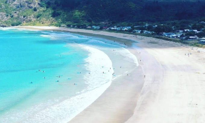 Taupo Bay Kabine | Spacious well appointed lodge in a stunning seaside location