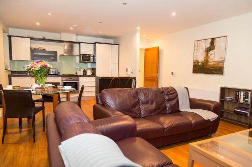 Inchicore Wohnung | Spacous Dublin Escape 3BR Ensuited Free Parking